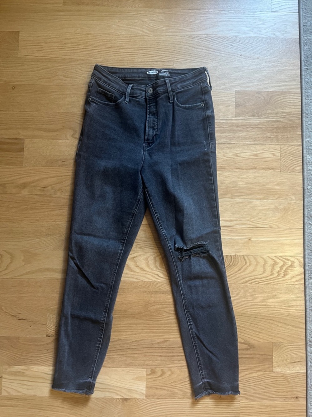 Old Navy Black Skinny Jeans with Knee Rip